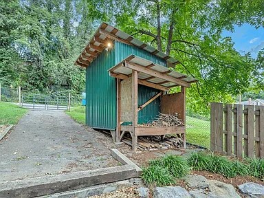 Building Photo - 823 Windsor Ave SW