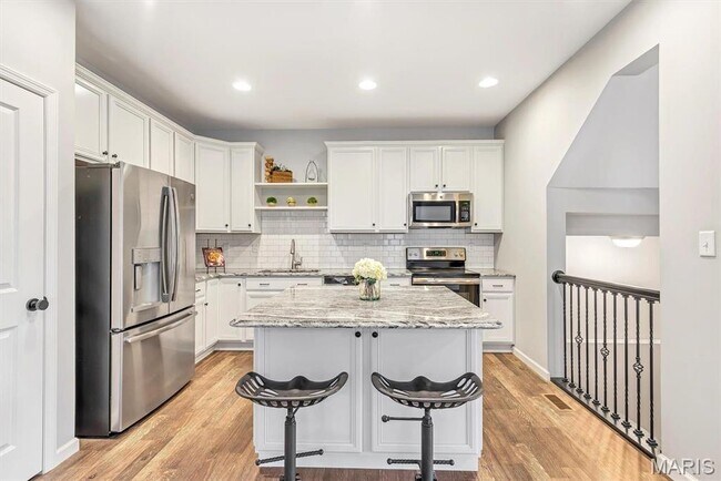 Building Photo - 5044 Arpent St