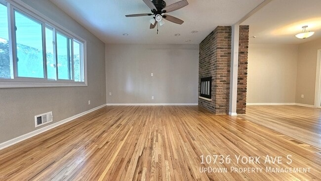 Building Photo - 10736 York Ave S