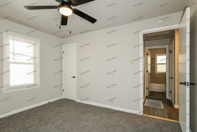 Building Photo - 1143 Roxton Dr