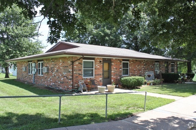 Building Photo - Missouri Hills Apartments **WAIT LIST**