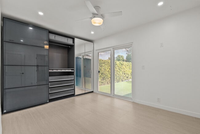 Building Photo - 10144 Gaviota Ave