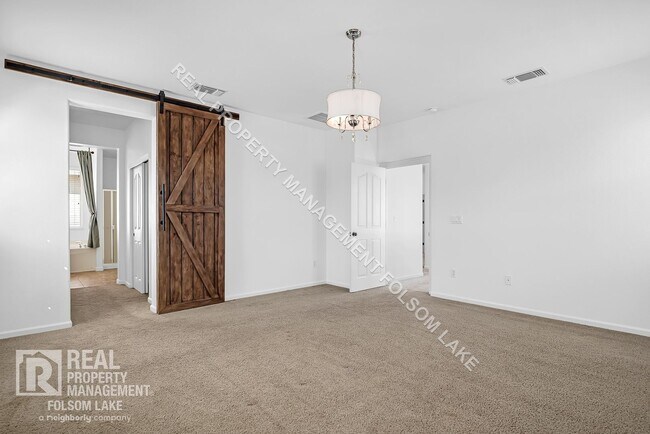 Building Photo - Spacious 4 bedroom 3 bath home in Anatolia