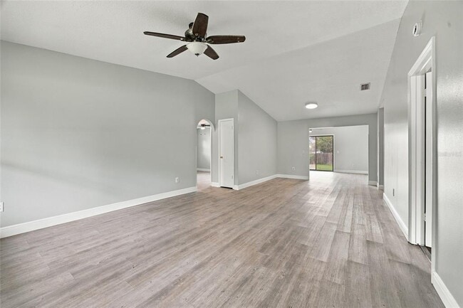 Building Photo - 65 Pine Trce