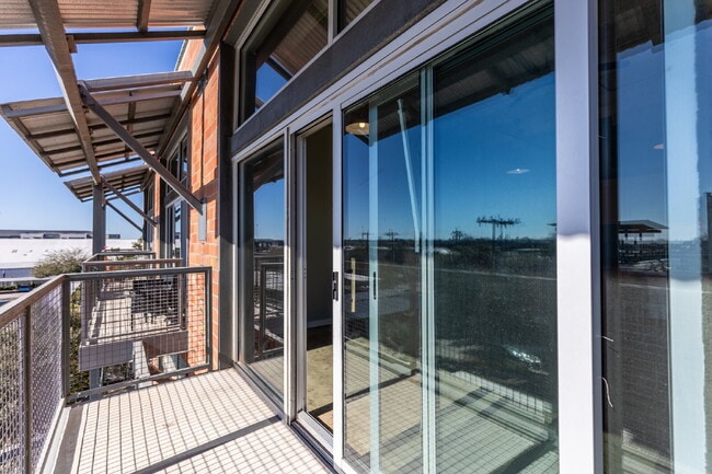 Building Photo - 1331 S Flores St