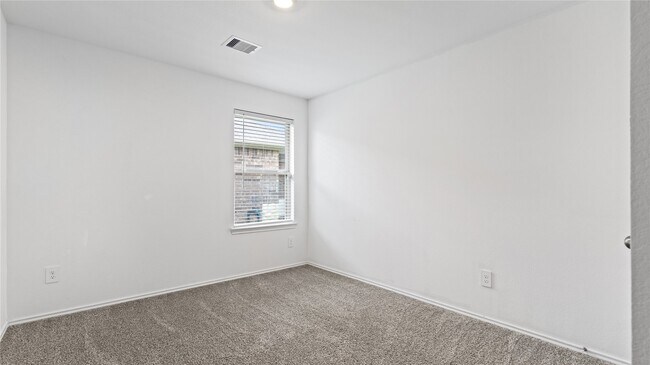 Building Photo - 2326 Spruce Clf Ln