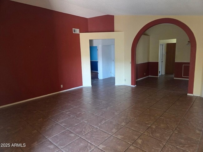 Building Photo - 3009 E Utopia Rd