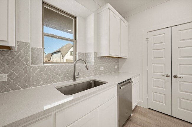 Building Photo - 2629 Tanager St