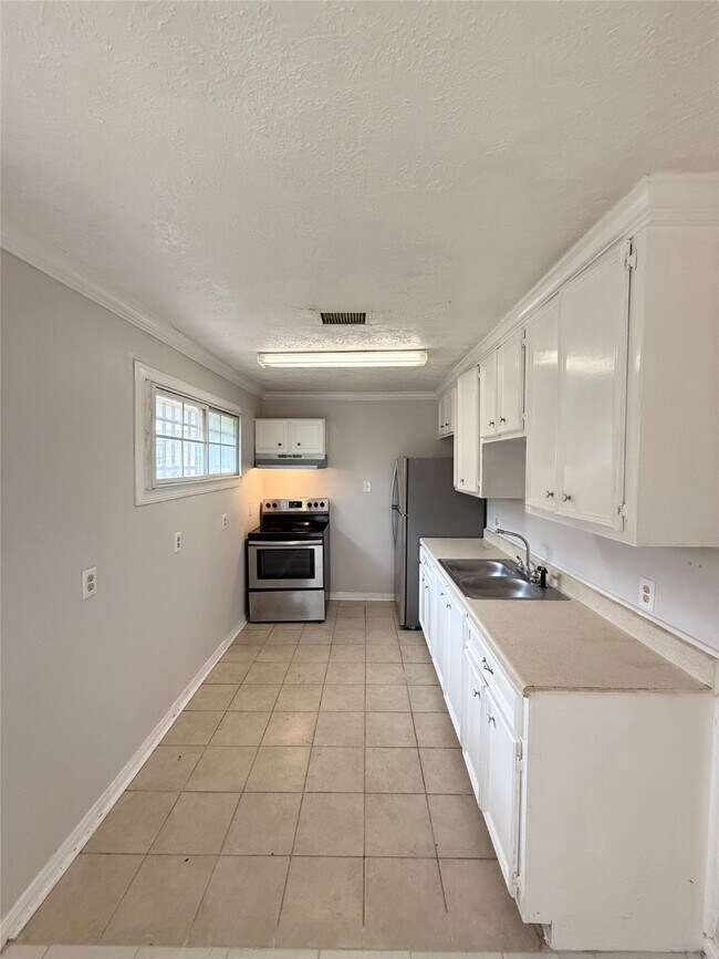 Building Photo - 3411 Drew St