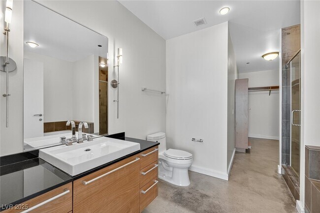 Building Photo - 200 Hoover Ave