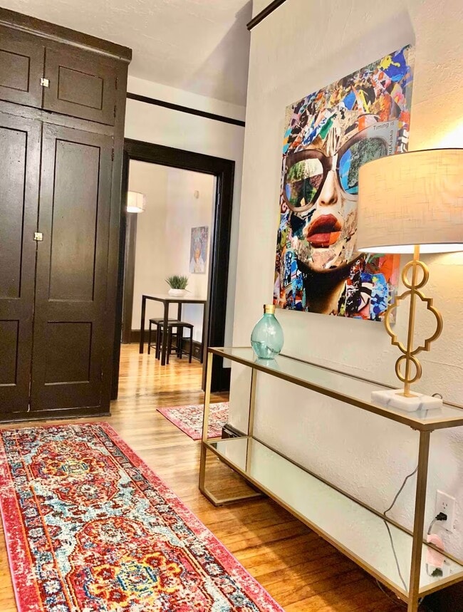 Building Photo - Midtown Duplex