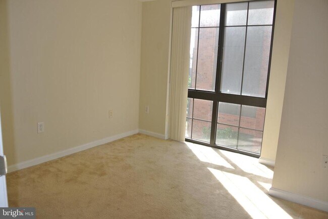 Building Photo - 7923 Eastern Ave NW