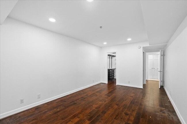 Building Photo - Modern Comfort in Historic Old Town