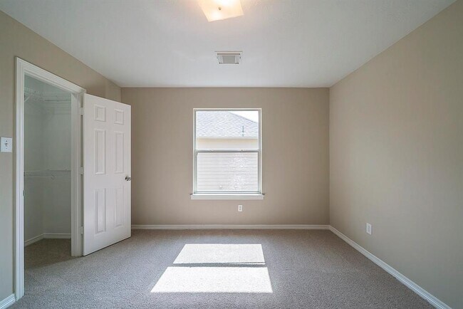 Building Photo - 1023 Casting Springs Way