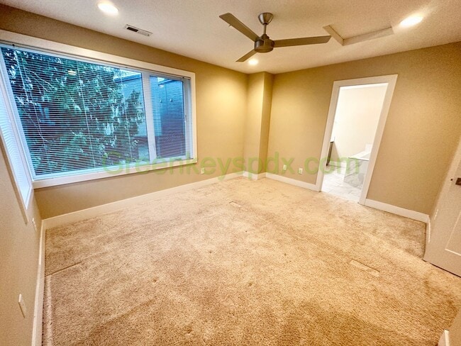 Building Photo - Gorgeous, Custom-designed 4-Bedroom Contemporary Townhouse on 3 Levels