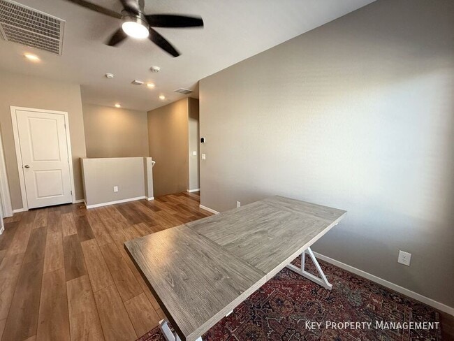 Building Photo - 525 Mossy Cup St