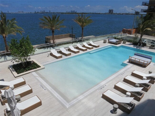 Building Photo - 2900 NE 7th Ave