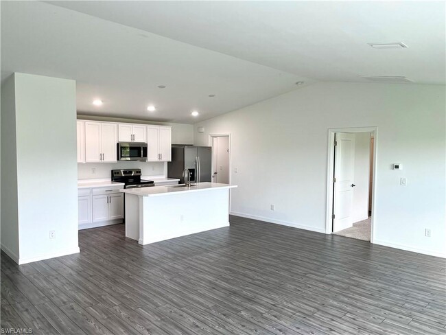 Building Photo - 4303 NE 12th Ct