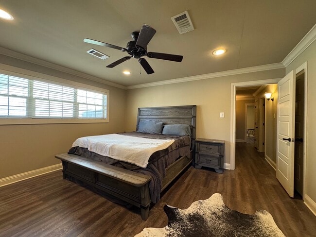 Building Photo - 114 Elmwood St