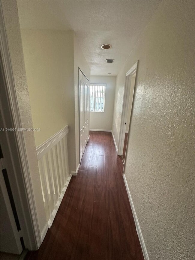 Building Photo - 1440 SE 24th Ct