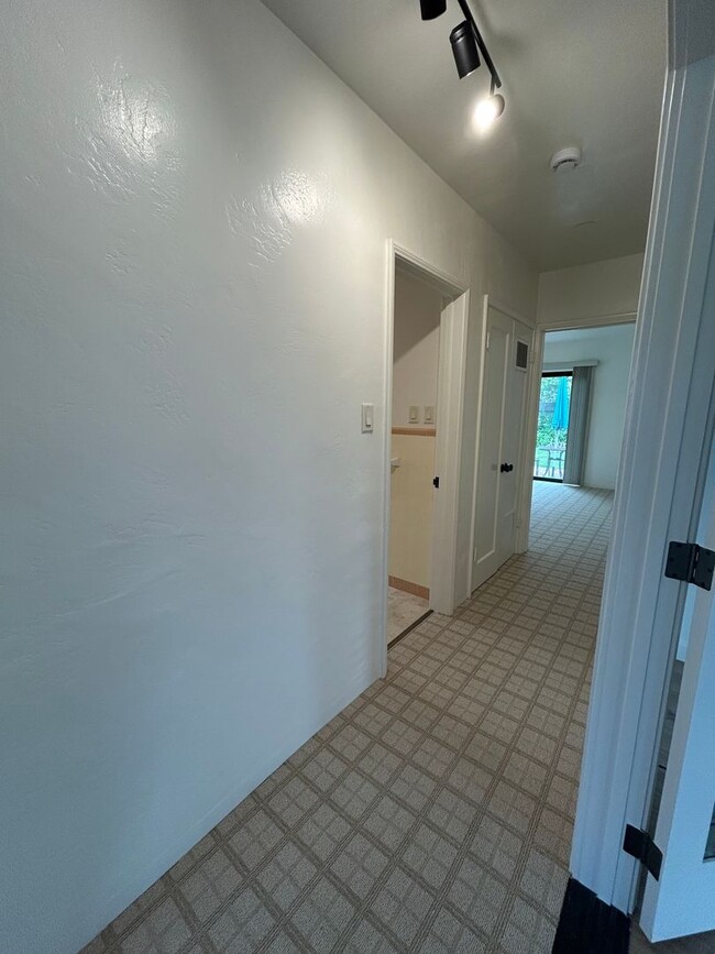 Building Photo - 2BR/ 1BA House In South Salinas