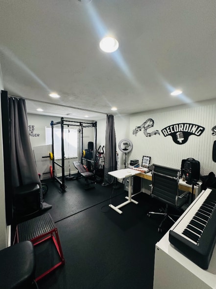 Building Photo - 6659 Interlochen Ln