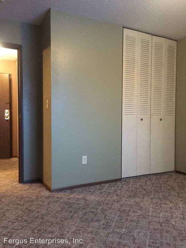 Building Photo - 1552 College Way