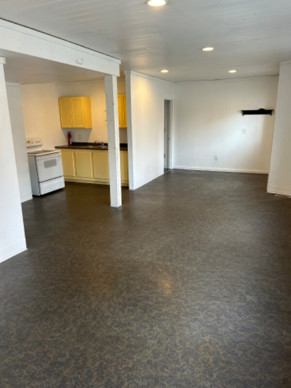 Building Photo - 79 Main St