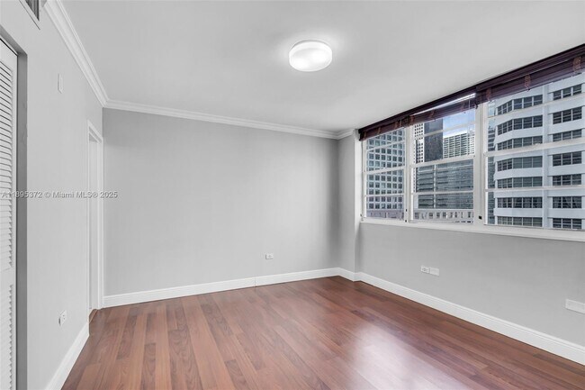 Building Photo - 999 Brickell Bay Dr