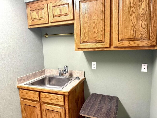 Building Photo - 305 E Mescalero Rd