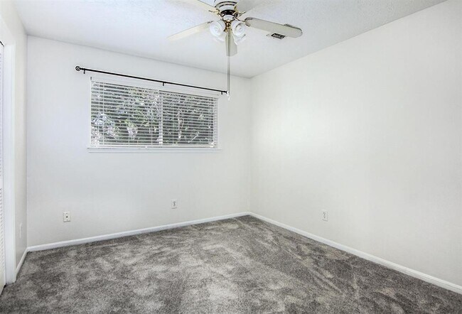 Building Photo - 505 Heathgate Dr