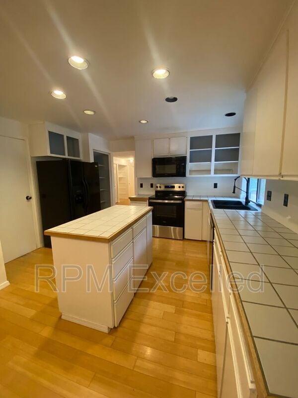 Building Photo - 32229 2nd Ave SW