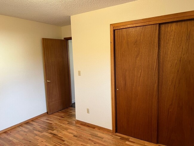 Building Photo - ross01