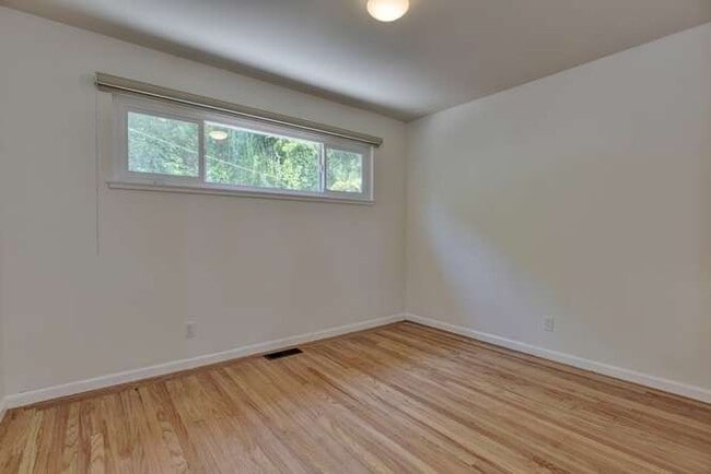 Building Photo - 3 bed 2 bath home for rent in San Mateo