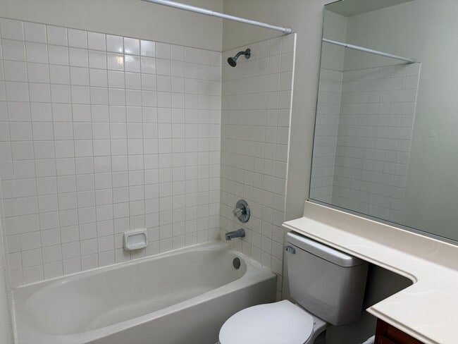 Building Photo - 3bd/2bath 1-story home!