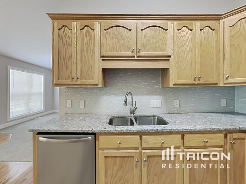 Building Photo - 1212 Danielle Downs Ct SE