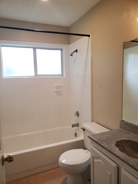 Building Photo - 2212 Carriage Hill