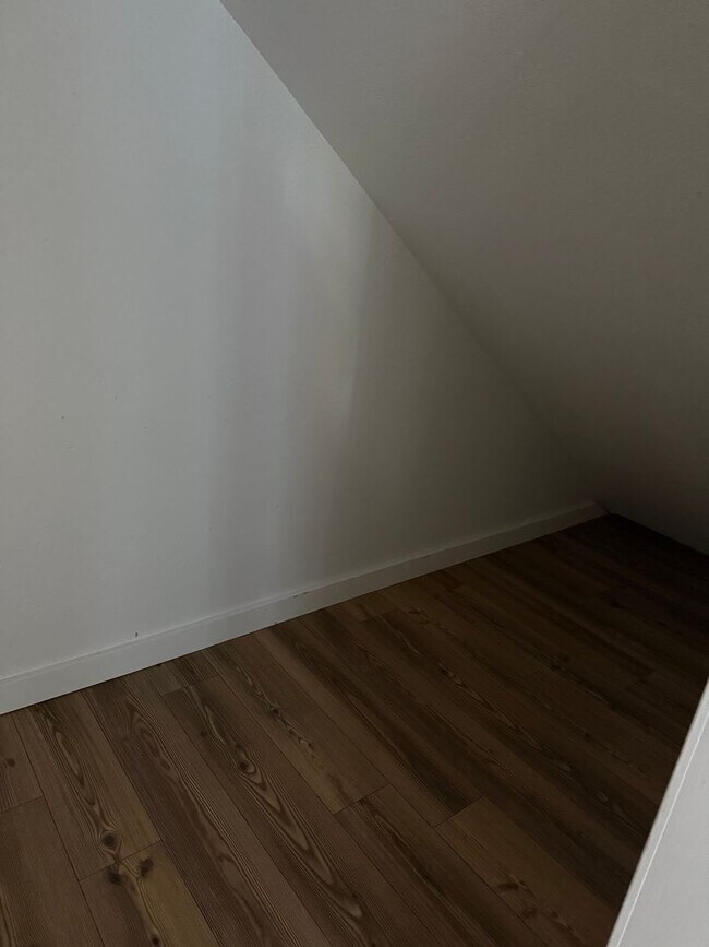 Building Photo - 1431 Central Ave