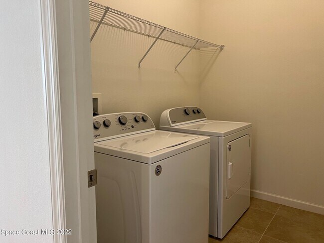 Building Photo - 728 Remington Green Dr SE