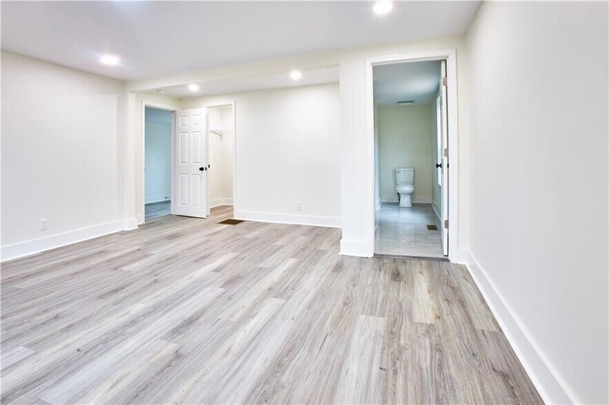 Building Photo - 184 Scott St NW