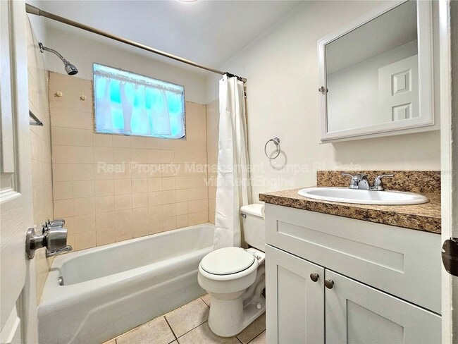 Building Photo - 613 Lyndhurst St