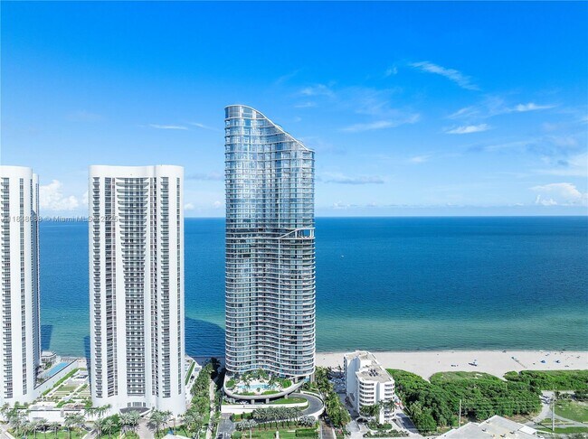 Building Photo - 15701 Collins Ave