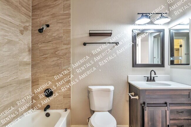 Building Photo - 6244 S Sarah Elizabeth Dr