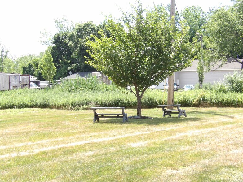 Lovely sitting Area, also near town walkway! - 105 Newark Pompton Tpke