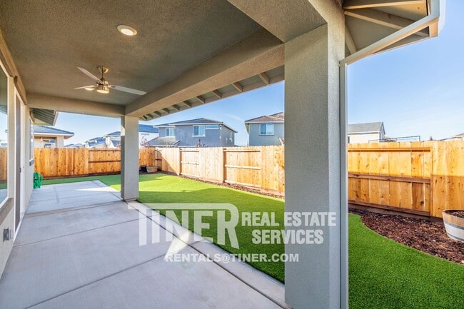 Building Photo - 4224 Roanne Wy