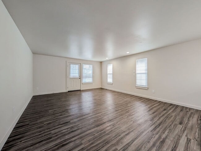 Building Photo - 5411 99th Pl NE