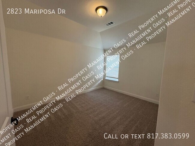Building Photo - 2823 Mariposa Dr