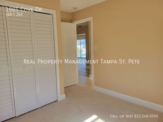 Building Photo - 1985 Cove Dr