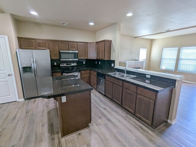 Building Photo - 5997 Blue River Dr SE