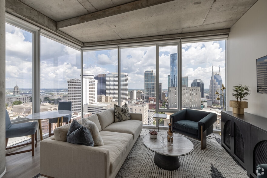 2BR, 2BA - 965SF - Living Room - PRIME